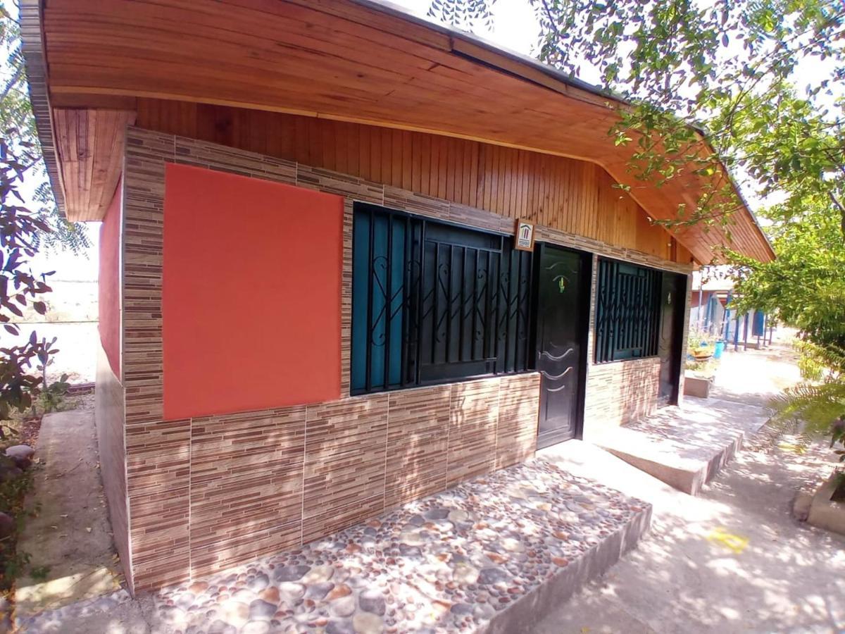 Posada Turistica Noches De Saturno Villavieja Esterno foto