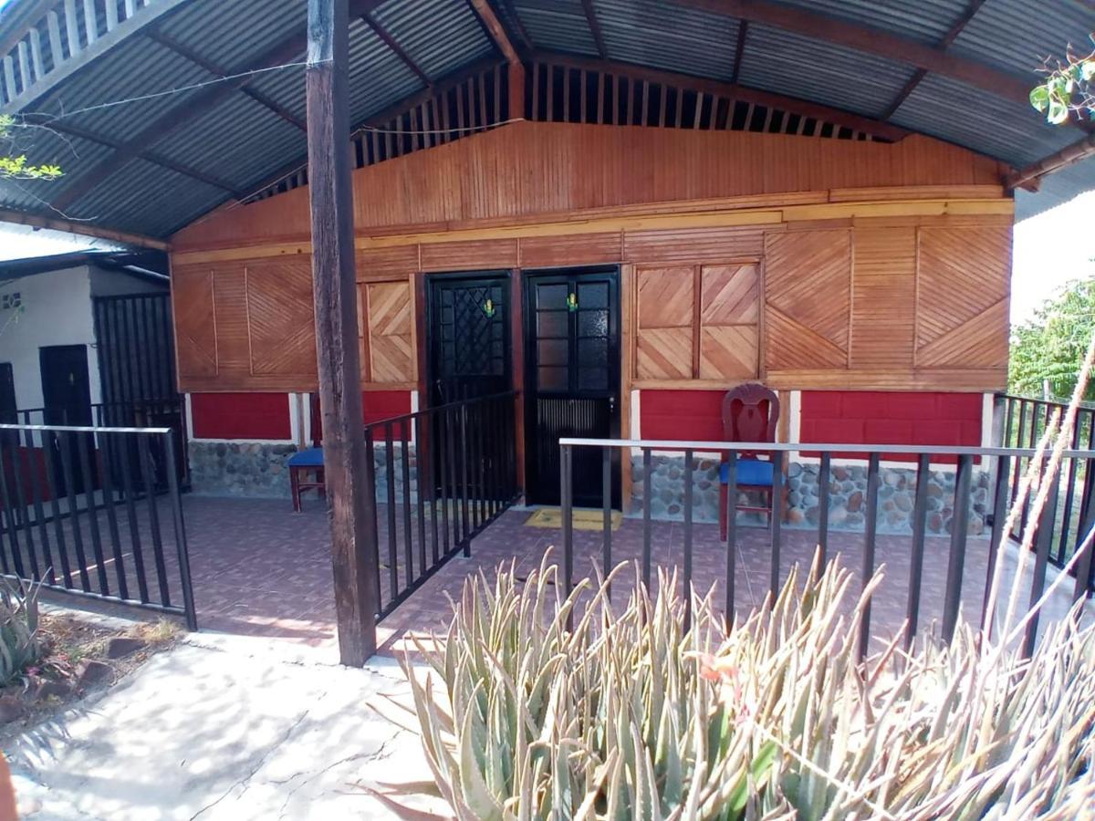 Posada Turistica Noches De Saturno Villavieja Esterno foto